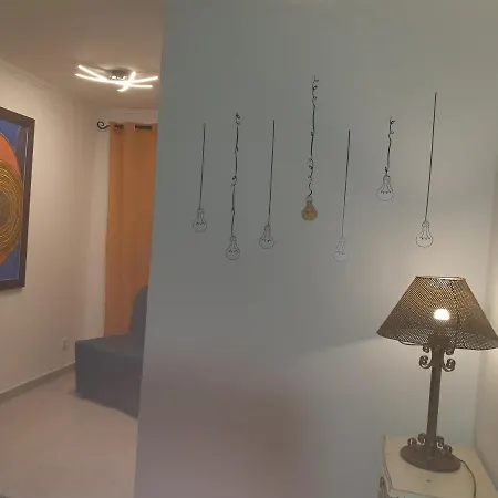 Hostel Terminal 4 *